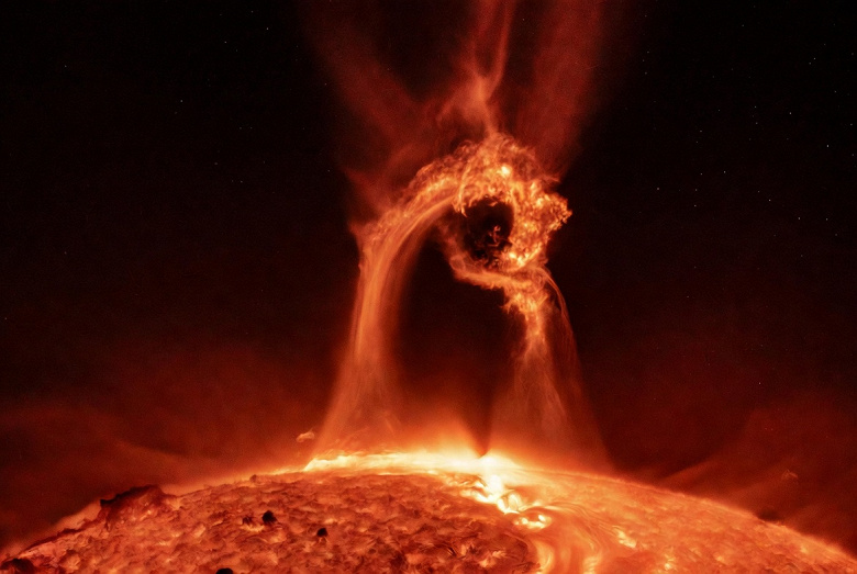 Солнце выбросило плазменного «гиганта» размером около миллиона километров